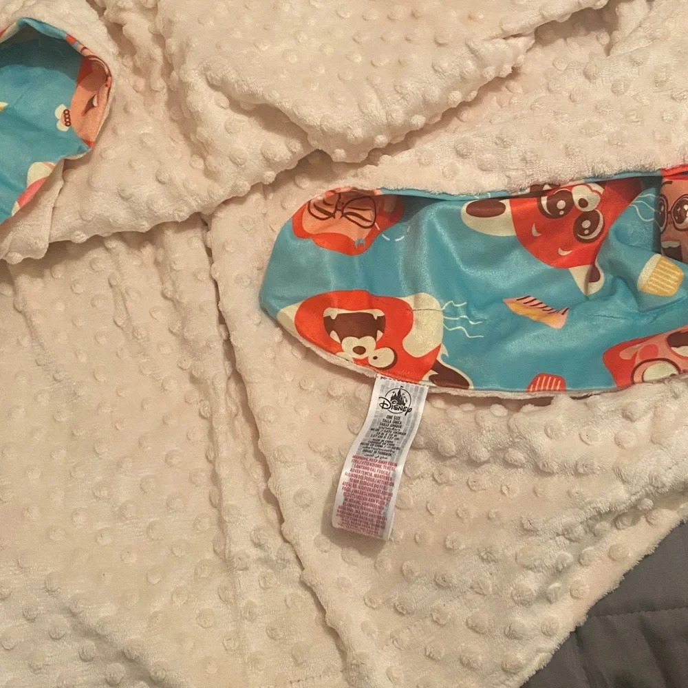 Disney cute soft Turning red blanket new! - Picture 2 of 2